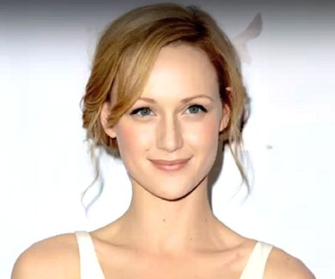 Chris Lowell's girlfriend Kerry Bishé is a successful actress.